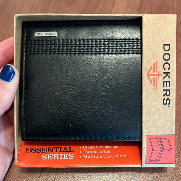 Dockers Black Leather Wallet - Picture 8 of 10